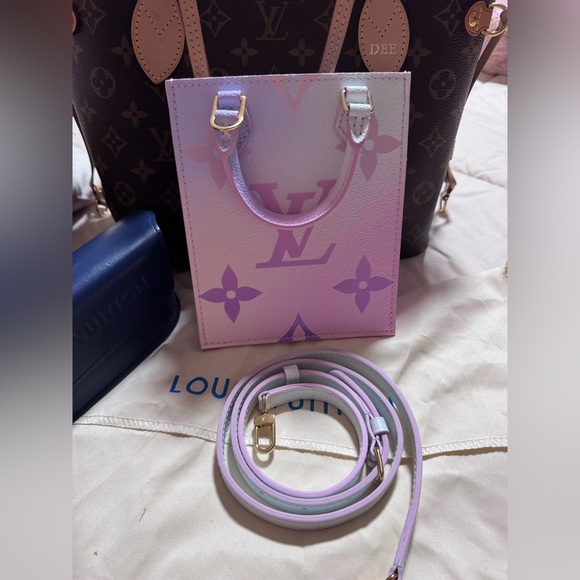 Louis Vuitton Handbags - 💖Louis Vuitton Spring in the City Petit Sac Plat💖